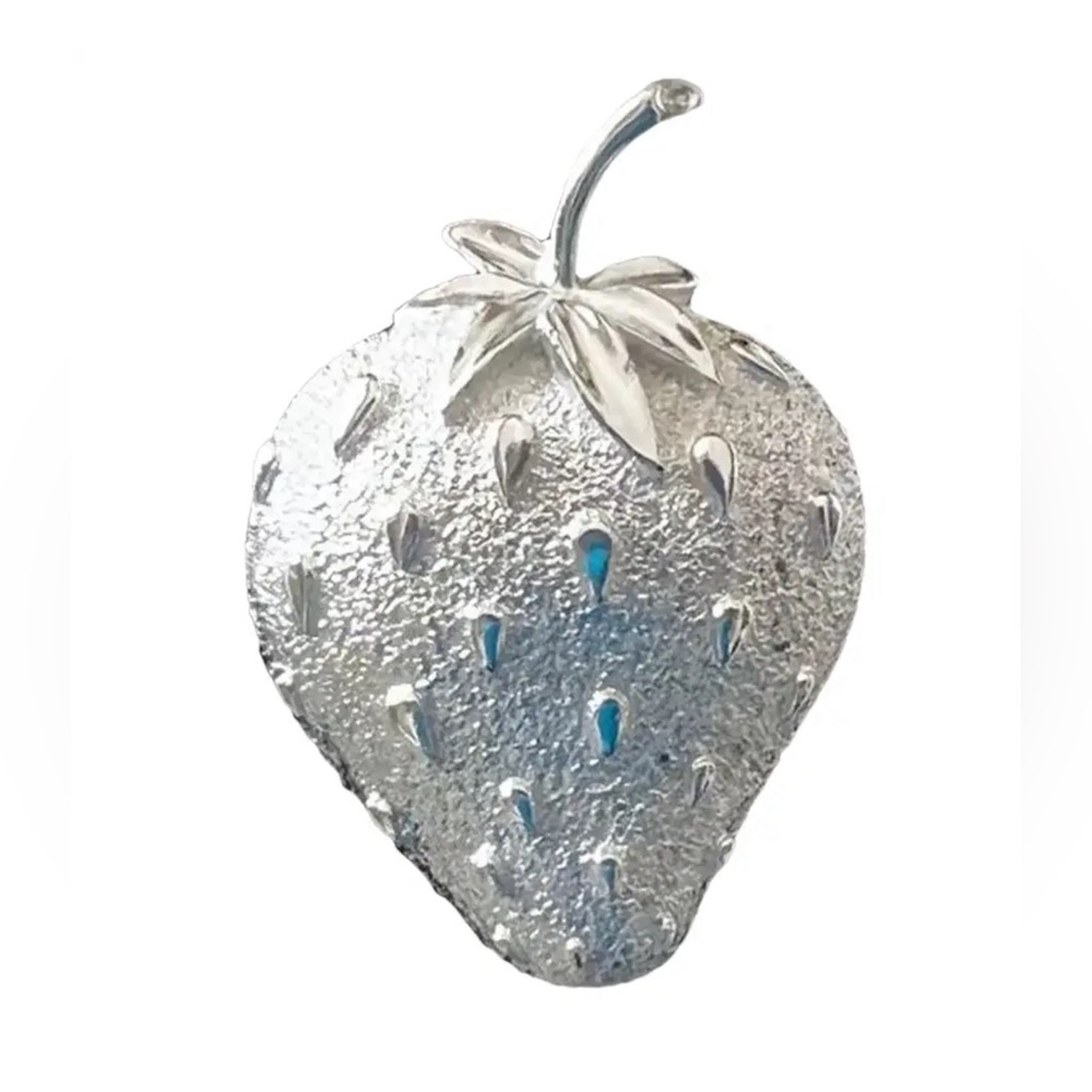 VINTAGE SARAH COVENTRY LARGE STRAWBERRY BROOCH IN SILVER TONE 1968 - Picture 2 of 8